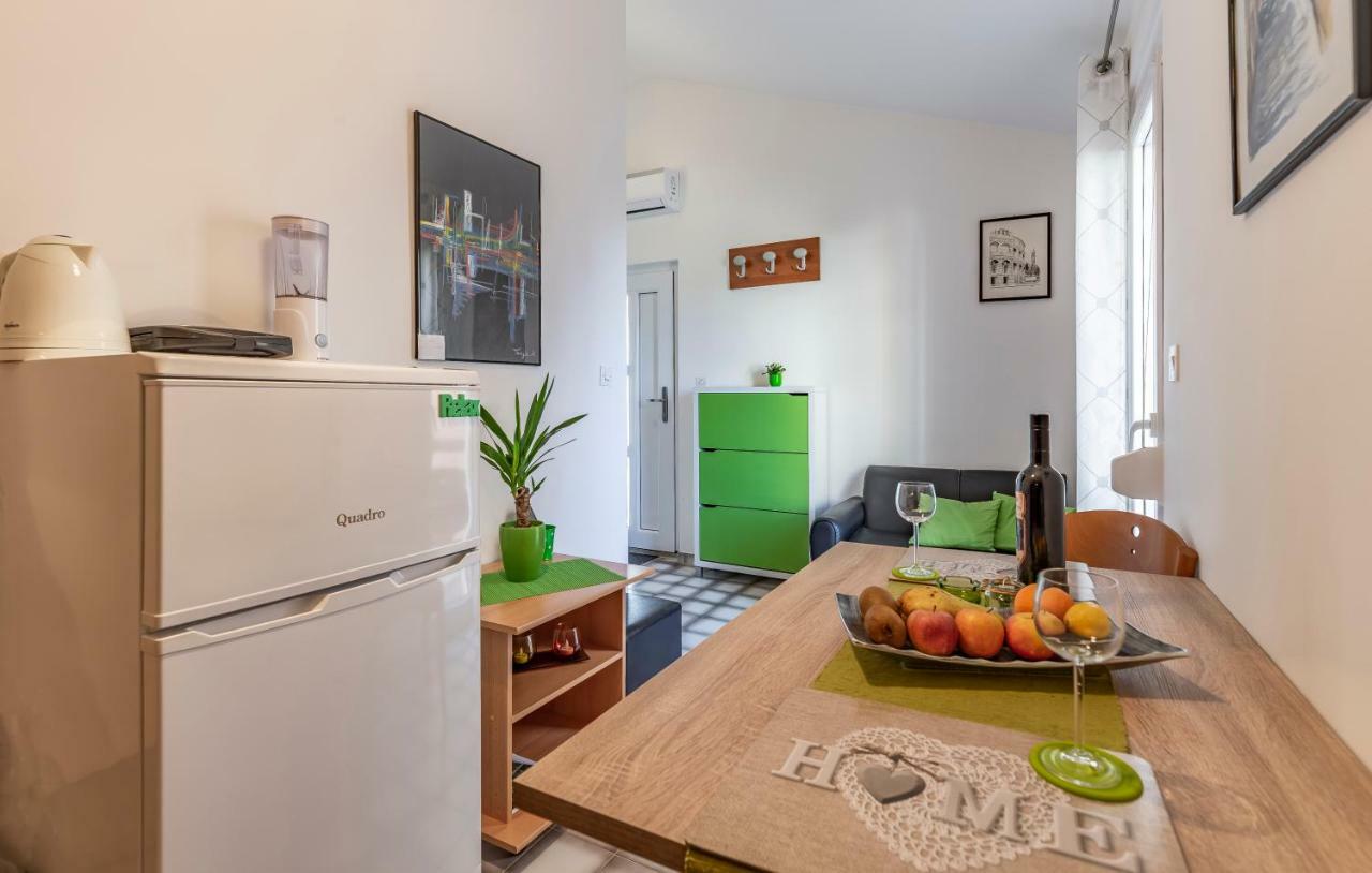Apartment Denis Медулин Екстер'єр фото